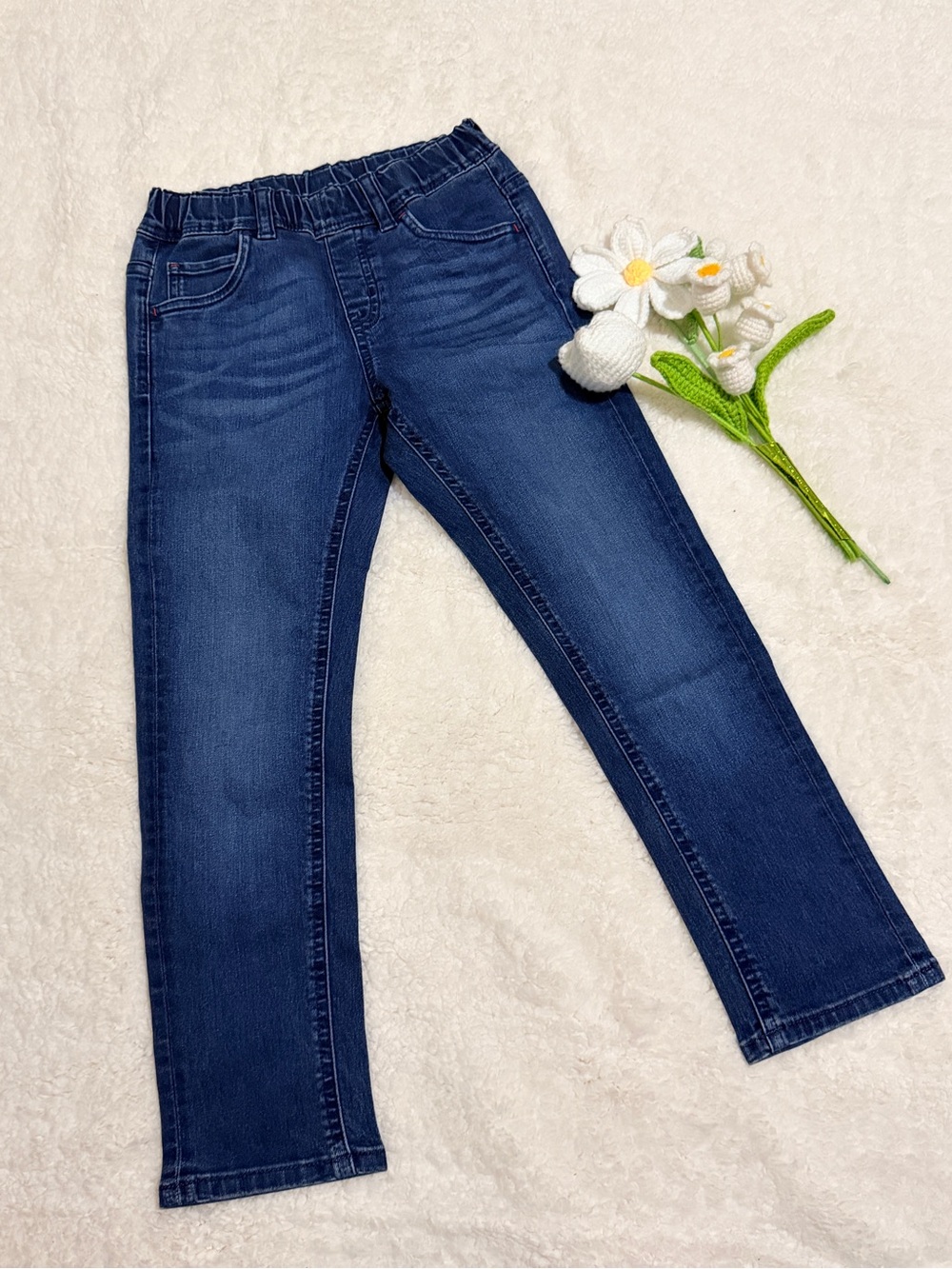 Uniqlo Women's Straight-Leg Jeans in Dark Blue
